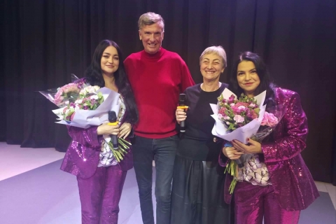 Dainininkės Giulija ir Monika, Roma Girnienė ir Juozas Miliauskas