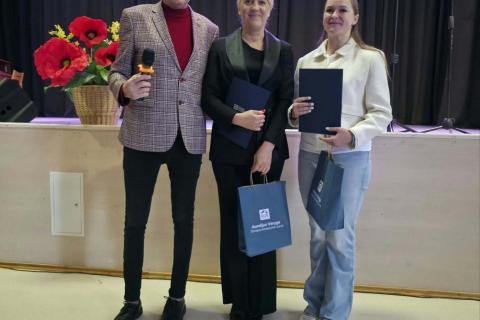 Kauno miesto savivaldybės tarybos narė Vaida Pranarauskaitė EP nario A.Verygos vardu perdavė padėką  sportininkei Oksanai Dobrovolskajai