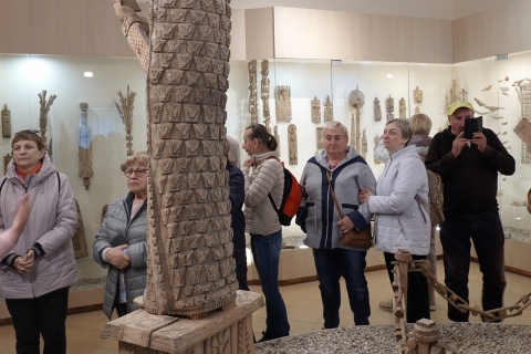 Medžio drožėjo Liongino Šepkos smulkiosios architektūros darbų galerijoje
