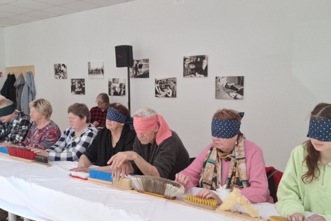 Stalo teatre ir žiūrovai aktoriai