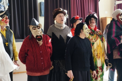 Linksmina folkloro ansamblis Kanapija